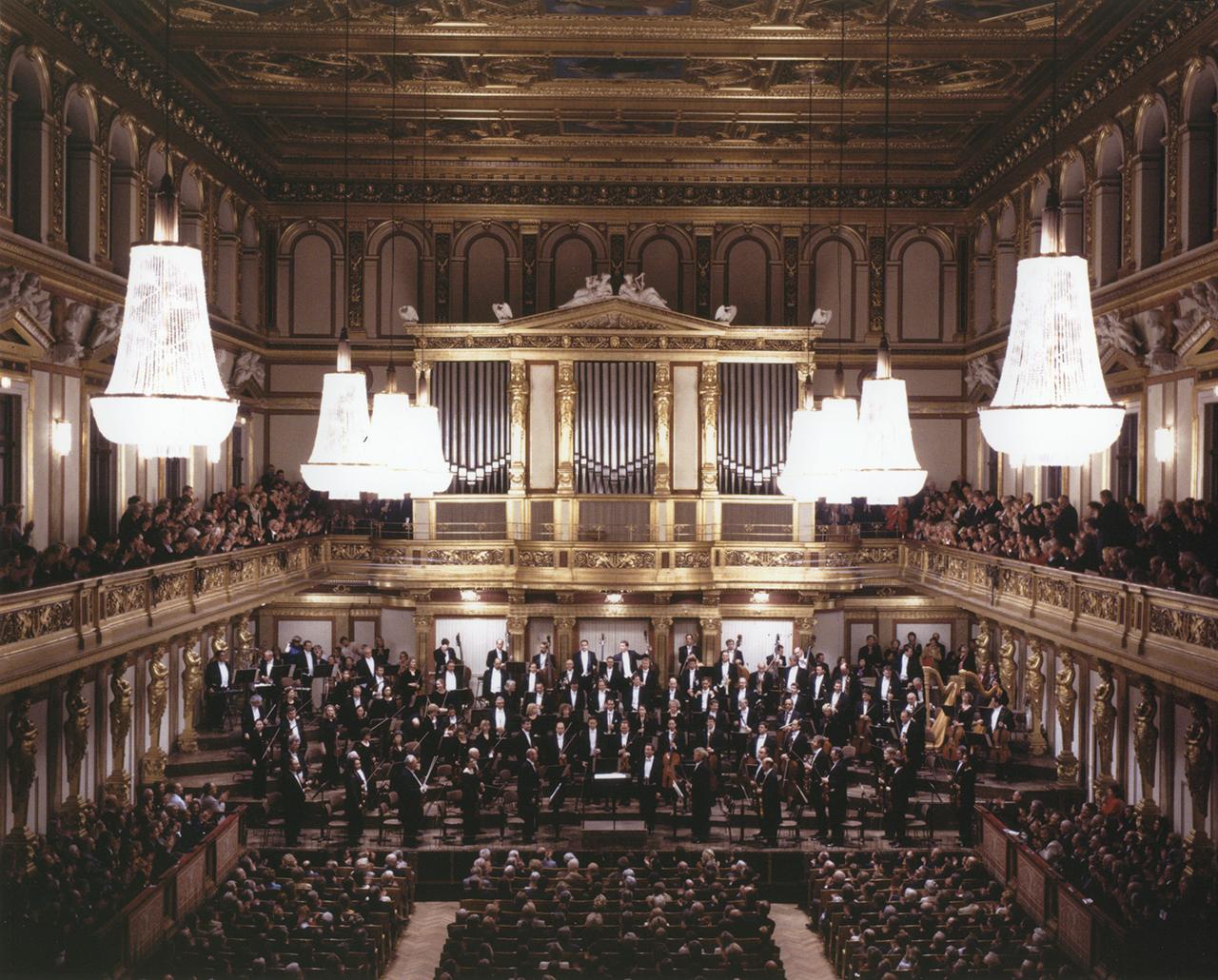 Franz Welser-Möst and The Cleveland Orchestra receive applause during one of their 2003 concerts at Vienna’s Musikverein.