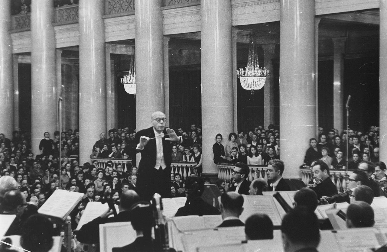 George Szell leads the Orchestra in a concert at Bolshoi Hall in modern-day Saint Petersburg, Russia, to a packed house in 1965.